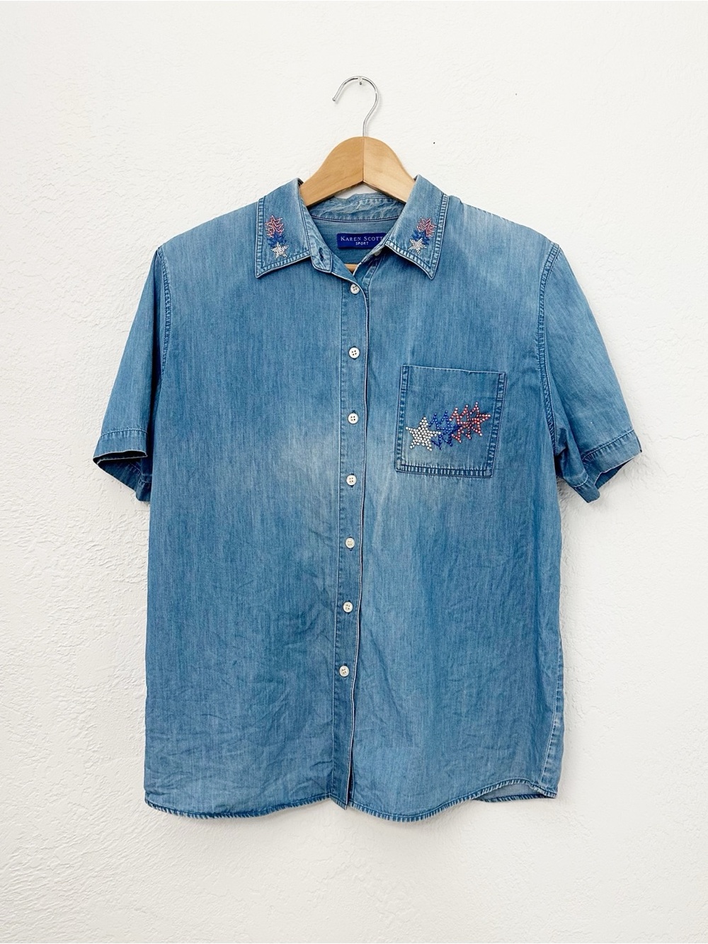 Vintage 90s Karen Scott Sport 100% Cotton Blue Chambray Button Front Shirt Stars